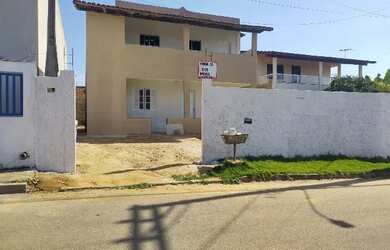 Imagem: A casa possui 3 Dormitórios, 1 Banheiro, 1 Vaga na garagem