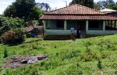 Imagem 5: Vendo chácara com casa, pomar e energia lugar tranquilo pra descansar
