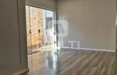 Imagem: A casa possui 4 Dormitórios, 4 Banheiros, 2 Vagas na garagem