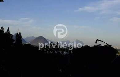 Imagem: O terreno possui 55.600m² de Área e está localizado em Vargem