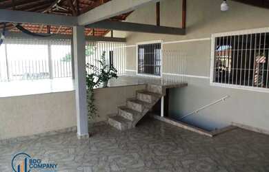 Imagem: A casa possui 5 Dormitórios, 4 Banheiros, 4 Vagas na garagem