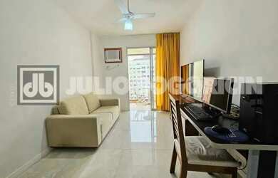 Imagem 4: Flat Copacabana! Localização privilegiada, Flat reformado com varanda e com muita iluminaç