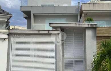 Imagem: A casa em condomínio possui 5 Dormitórios, 5 Banheiros, 2