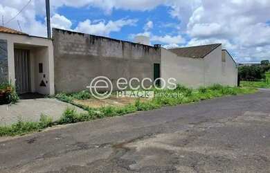 Imagem: O terreno possui 300m² de Área e está localizado em Vigilato