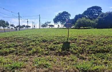 Imagem: O terreno possui 253m² de Área e está localizado em Loteamento