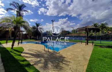 Imagem: A casa em condomínio possui 1 Dormitório, 3 Banheiros, 5 Vagas