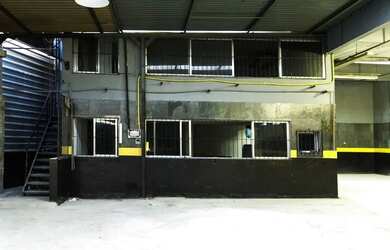 Imagem: O depósito possui 877m² de Área e está localizado em Maria