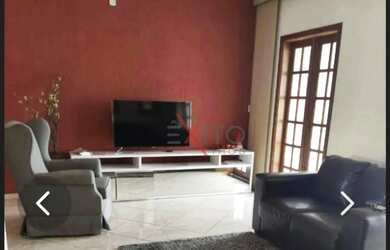 Imagem: A casa possui 2 Dormitórios, 1 Banheiro, 2 Vagas na garagem