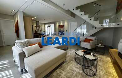 Imagem: A casa em condomínio possui 3 Dormitórios, 4 Banheiros, 2