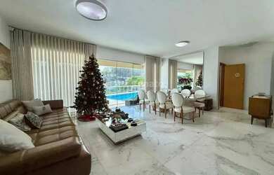 Imagem: A casa possui 4 Dormitórios, 4 Banheiros, 4 Vagas na garagem