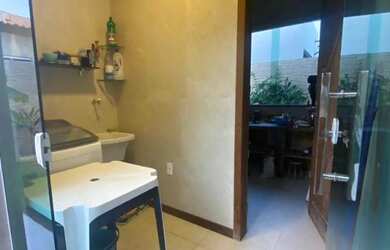 Imagem: A casa em condomínio possui 3 Dormitórios, 3 Banheiros, 2