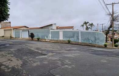 Imagem: A casa possui 2 Dormitórios, 2 Banheiros, 3 Vagas na garagem