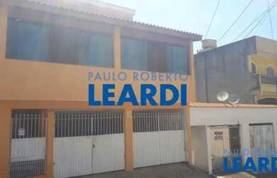 Imagem: A casa possui 3 Dormitórios, 4 Banheiros, 4 Vagas na garagem