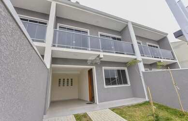 Imagem: A casa possui 2 Dormitórios, 3 Banheiros, 2 Vagas na garagem