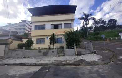 Imagem: A casa possui 5 Dormitórios, 3 Banheiros, 90m² de Área e