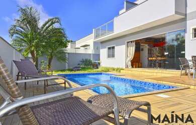 Imagem: A casa possui 3 Dormitórios, 3 Banheiros, 2 Vagas na garagem