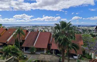 Imagem: A casa em condomínio possui 3 Dormitórios, 4 Banheiros, 2