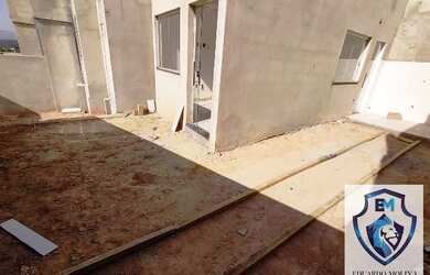 Imagem: A casa possui 2 Dormitórios, 1 Banheiro, 2 Vagas na garagem