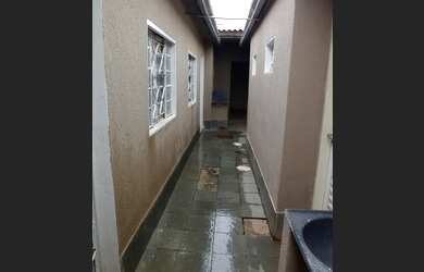 Imagem: A casa possui 5 Dormitórios, 4 Banheiros, 2 Vagas na garagem