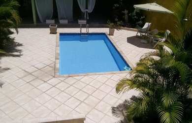 Imagem: A casa possui 3 Dormitórios, 5 Banheiros, 2 Vagas na garagem