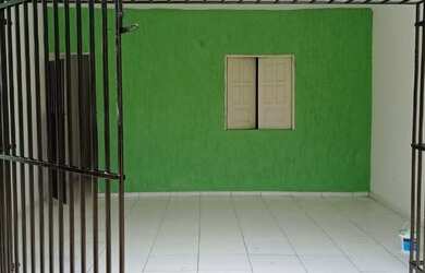 Imagem: A casa possui 2 Dormitórios, 1 Banheiro, 1 Vaga na garagem