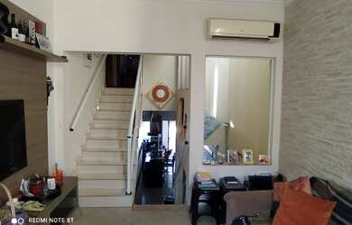 Imagem: A casa possui 3 Dormitórios, 4 Banheiros, 1 Vaga na garagem