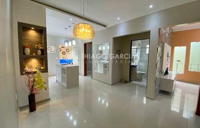 Imagem: A casa possui 2 Dormitórios, 1 Banheiro, 2 Vagas na garagem