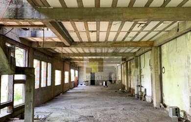 Imagem: O depósito possui 4 Vagas na garagem e 1270m² de Área e está