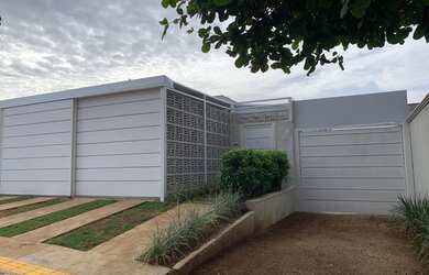 Imagem: O depósito possui 2 Vagas na garagem, 80m² de Área e está