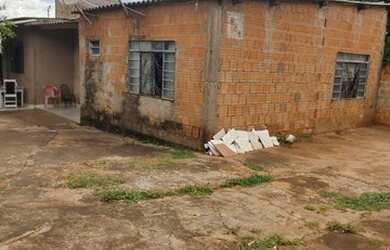 Imagem: A casa possui 2 Dormitórios, 1 Banheiro, 360m² de Área e