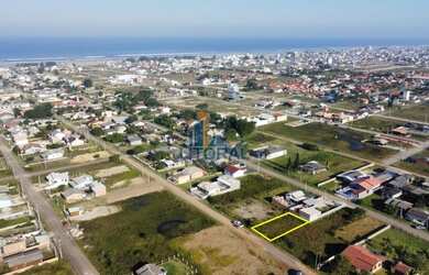 Imagem: O terreno possui 300m² de Área e está localizado em Balneário