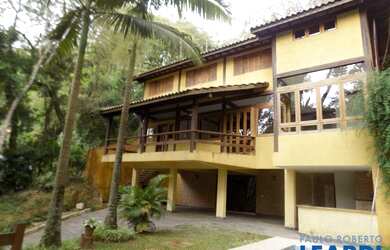 Imagem: A casa em condomínio possui 4 Dormitórios, 5 Banheiros, 4