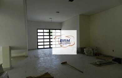 Imagem: O depósito possui 2 Vagas na garagem, 70m² de Área e está