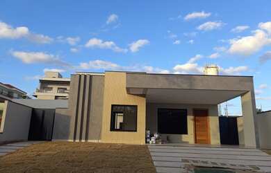 Imagem: A casa em condomínio possui 3 Dormitórios, 4 Banheiros, 4