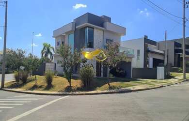 Imagem: A casa em condomínio possui 3 Dormitórios, 1 Banheiro, 2 Vagas