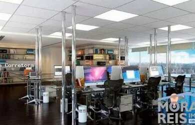 Imagem: O depósito possui 4 Vagas na garagem, 160m² de Área e está