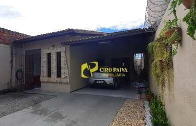 Imagem: A casa possui 3 Dormitórios, 4 Banheiros, 4 Vagas na garagem