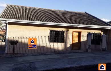 Imagem: A casa possui 5 Dormitórios, 2 Banheiros, 5 Vagas na garagem