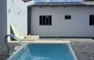 Imagem: A casa possui 3 Dormitórios, 3 Banheiros, 4 Vagas na garagem