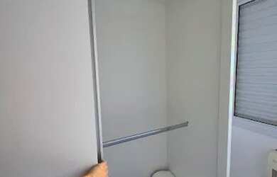 Imagem: O apartamento possui 1 Dormitório, 1 Banheiro, 1 Vaga na garagem