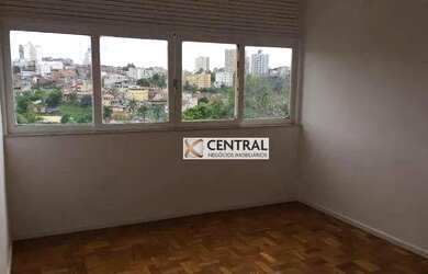 Imagem: O apartamento possui 3 Dormitórios, 1 Banheiro, 1 Vaga na garagem