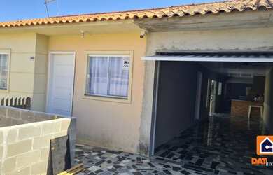 Imagem: A casa possui 2 Dormitórios, 3 Banheiros, 1 Vaga na garagem