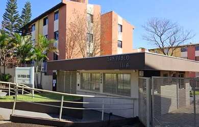 Imagem: O apartamento possui 2 Dormitórios, 1 Banheiro, 1 Vaga na garagem