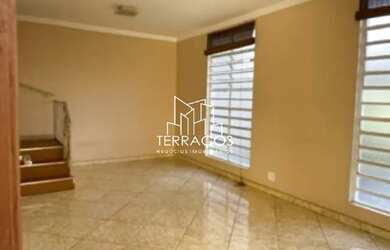 Imagem: A casa possui 3 Dormitórios, 1 Banheiro, 5 Vagas na garagem