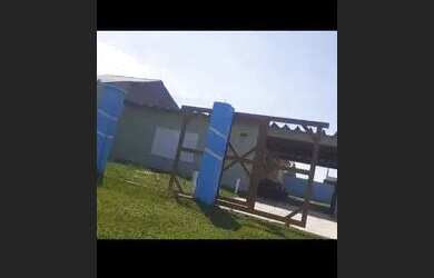 Imagem: A casa possui 4 Dormitórios, 2 Banheiros, 1 Vaga na garagem