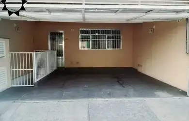 Imagem: A casa possui 4 Dormitórios, 2 Banheiros, 2 Vagas na garagem