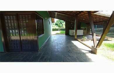 Imagem: A casa em condomínio possui 3 Dormitórios, 2 Banheiros, 180m²