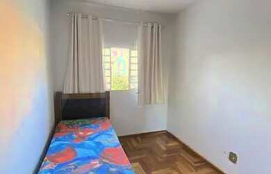 Imagem: A casa possui 2 Dormitórios, 2 Banheiros, 1 Vaga na garagem