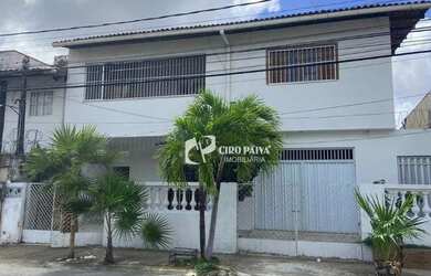 Imagem: A casa possui 4 Dormitórios, 4 Banheiros, 4 Vagas na garagem