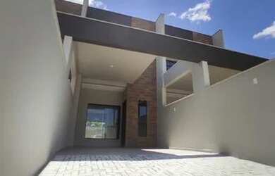 Imagem: A casa possui 2 Dormitórios, 1 Banheiro, 2 Vagas na garagem